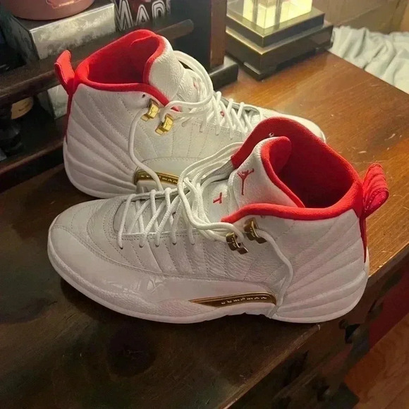 Jordan 12 Retro FIBA 2019 Men’s 7/ Women’s 8.5 - Picture 3 of 10